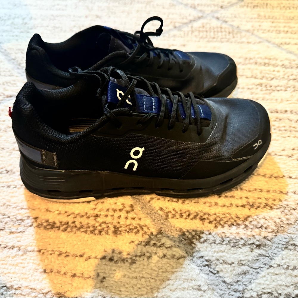 On cloud nova tennis shoes